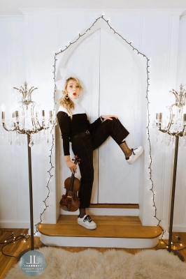 Artemis_Era_-_Set_7_Home_for_the_Holidays_Special__284829.jpg