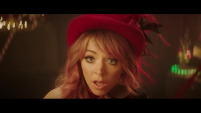 You_re_A_Mean_One2C_Mr__Grinch_28ft__Sabrina_Carpenter29_-_00490.jpg