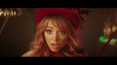 You_re_A_Mean_One2C_Mr__Grinch_28ft__Sabrina_Carpenter29_-_00493.jpg