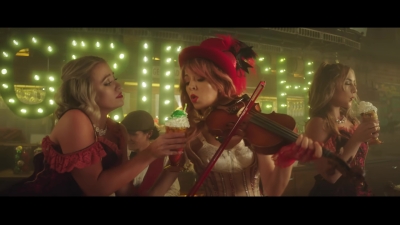 You_re_A_Mean_One2C_Mr__Grinch_28ft__Sabrina_Carpenter29_-_01642.jpg