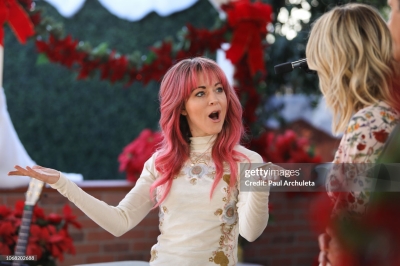 Celebrities_Visit_Hallmark_s_Home___Family_2018_28129.jpg