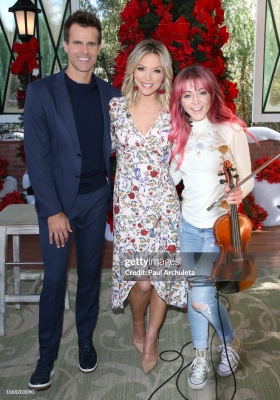 Celebrities_Visit_Hallmark_s_Home___Family_2018_28329.jpg