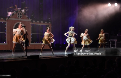 The_Lindsey_Stirling_Christmas_Program_Winter_Tour_-_November_26_2021_282029.jpg