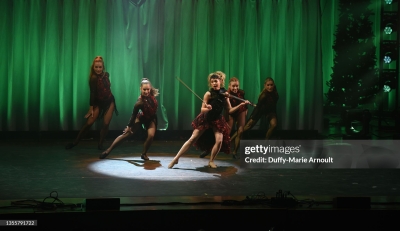 The_Lindsey_Stirling_Christmas_Program_Winter_Tour_-_November_26_2021_283429.jpg