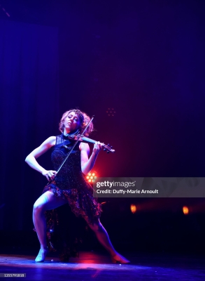The_Lindsey_Stirling_Christmas_Program_Winter_Tour_-_November_26_2021_283929.jpg