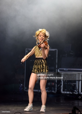 The_Lindsey_Stirling_Christmas_Program_Winter_Tour_-_November_26_2021_284029.jpg