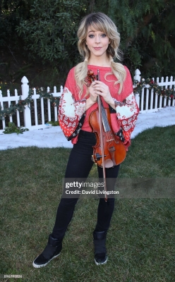Celebrities_Visit_Hallmark_s_Home___Family_2017_28229.jpg