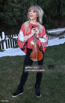 Celebrities_Visit_Hallmark_s_Home___Family_2017_28429.jpg