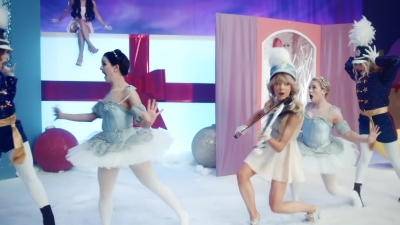 Christmas_C_mon_ft__Becky_G_-_01587.jpg