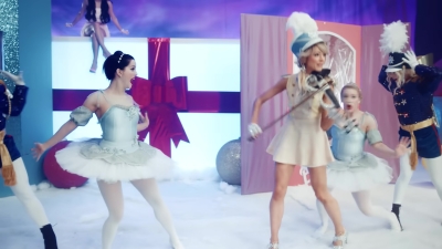 Christmas_C_mon_ft__Becky_G_-_01591.jpg
