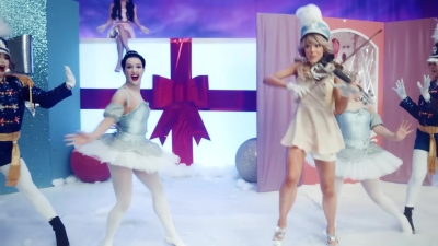 Christmas_C_mon_ft__Becky_G_-_01601.jpg