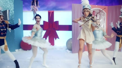 Christmas_C_mon_ft__Becky_G_-_01602.jpg