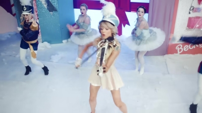 Christmas_C_mon_ft__Becky_G_-_02394.jpg