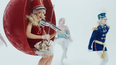 Christmas_C_mon_ft__Becky_G_-_02577.jpg