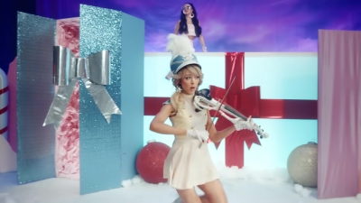 Christmas_C_mon_ft__Becky_G_-_02640.jpg