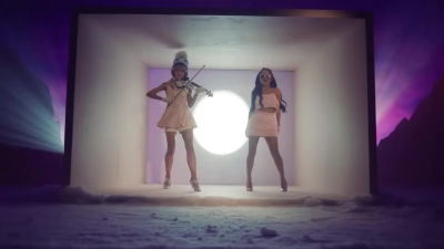 Christmas_C_mon_ft__Becky_G_-_03122.jpg