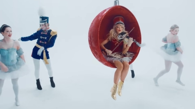 Christmas_C_mon_ft__Becky_G_-_03209.jpg