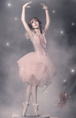 Shatter_Me_Era_-_Set_4_Album_Shoot_28729.jpg